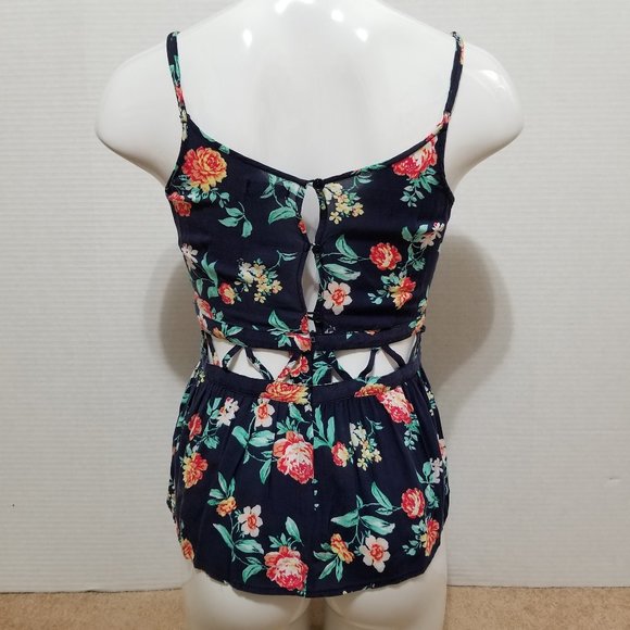 Nollie top Medium floral print cutout caged ladder inset flirty PacSun summer - Picture 3 of 10